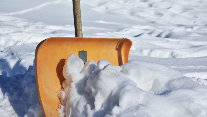 Shoveling-could-trigger-heart-attacks-expert-says.jpg